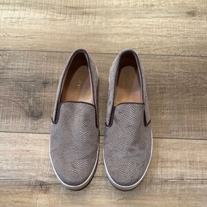 Vionic Women's Gray Textured Slip-On Sneakers